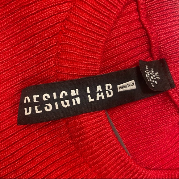 Off-the-Shoulder / Cold Shoulder Fitted Red Sweater - Picture 2 of 2